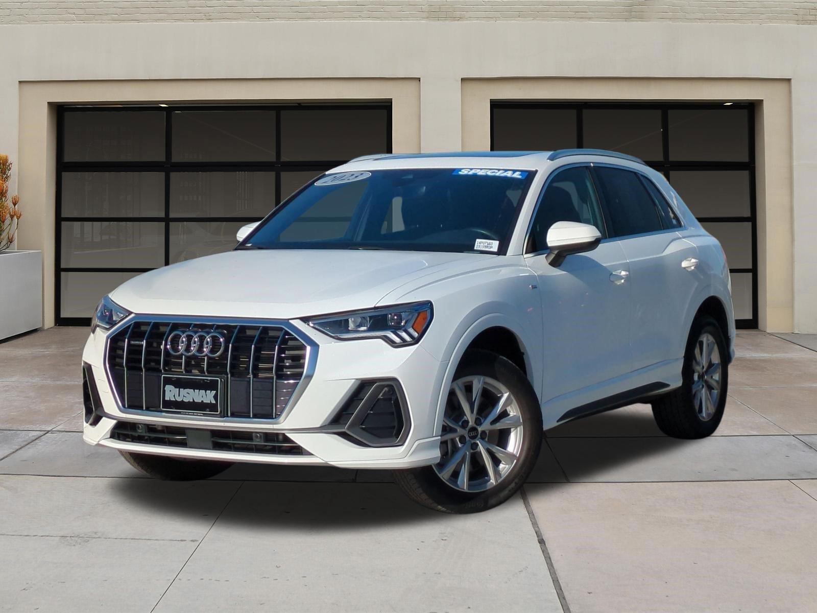 Used 2023 Audi Q3 2.0T Premium w/ Convenience Package AWD/4WD image 3