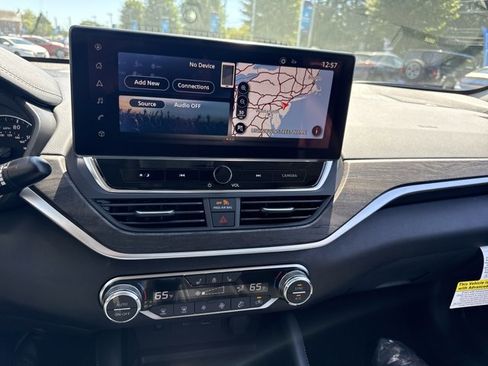 New 2025 Nissan Altima 2.5 SL image 14