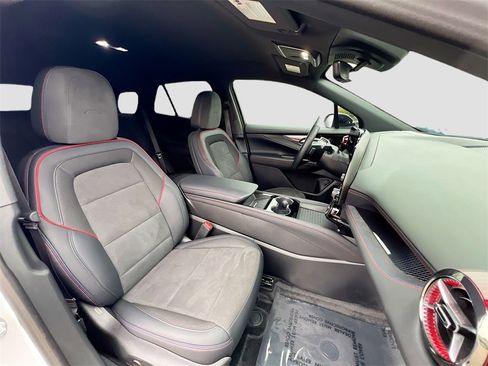 Used 2025 Chevrolet Blazer EV RS image 28