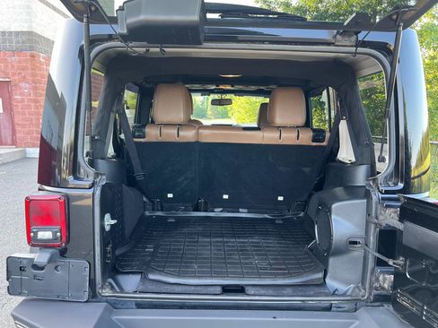 Used 2014 Jeep Wrangler Unlimited Rubicon w/ Dual Top Group AWD/4WD image 8