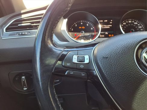 Used 2021 Volkswagen Tiguan SEL AWD/4WD image 14