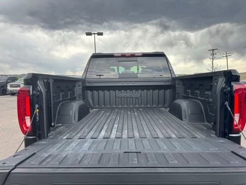 Used 2024 GMC Sierra 1500 AT4 w/ Technology Package AWD/4WD image 19