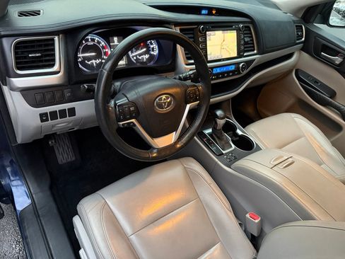 Used 2015 Toyota Highlander XLE AWD/4WD image 12