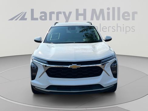 Used 2025 Chevrolet Trax LT w/ Driver Confidence Package FWD image 8
