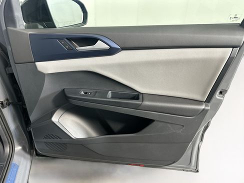 Used 2023 Volkswagen Taos SE w/ Panoramic Sunroof Package FWD image 33