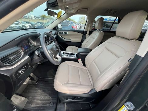 Used 2023 Ford Explorer XLT w/ Equipment Group 202A AWD/4WD image 18
