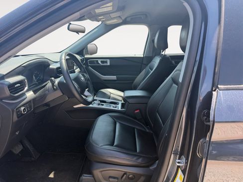 Used 2023 Ford Explorer XLT w/ Equipment Group 202A AWD/4WD image 9