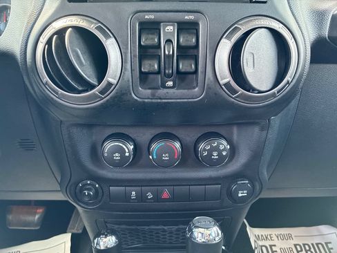 Used 2018 Jeep Wrangler Unlimited Sport S AWD/4WD image 24