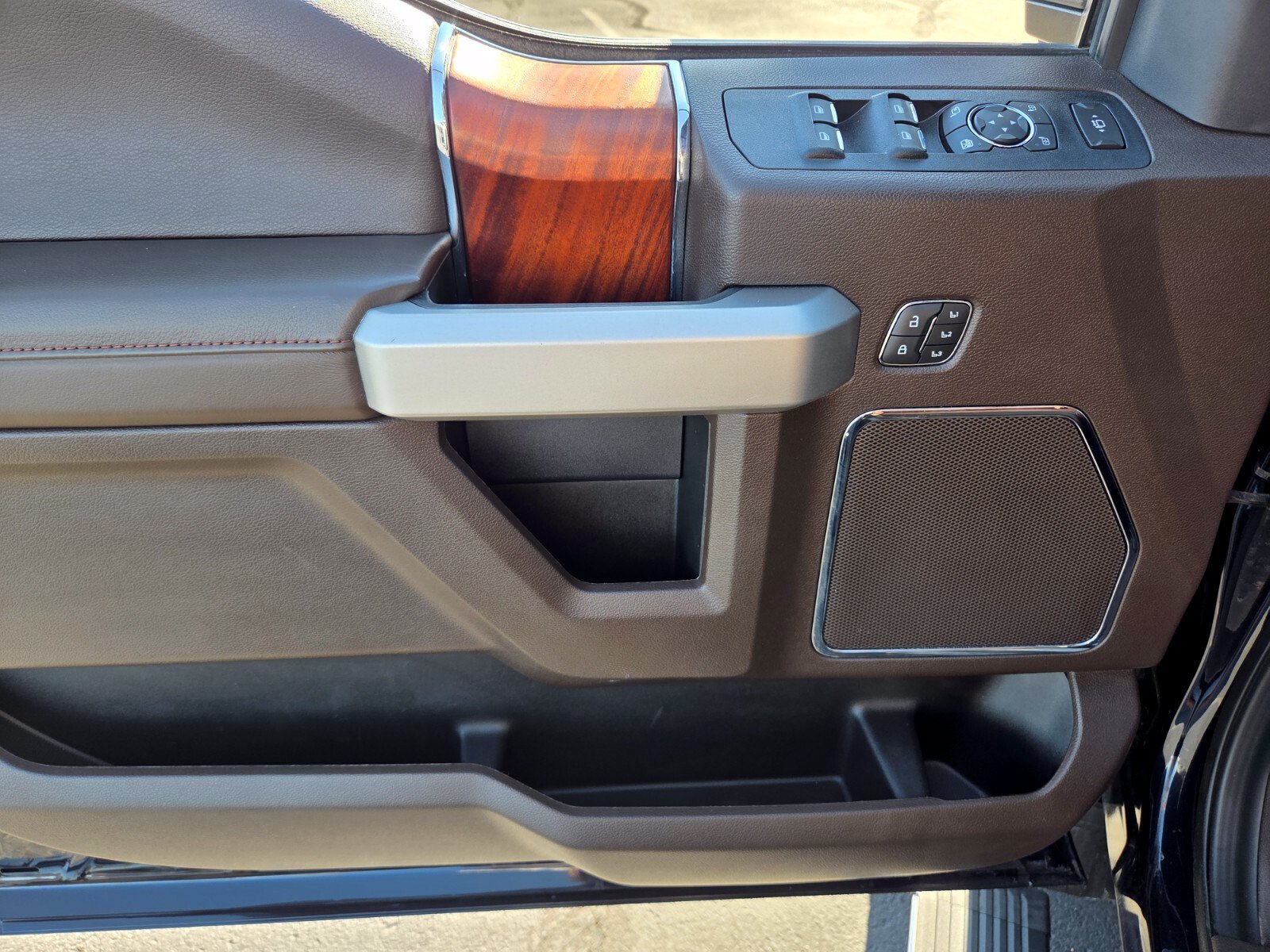 Certified 2022 Ford F350 King Ranch w/ King Ranch Ultimate Package AWD/4WD image 18