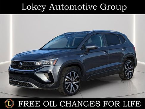 Certified 2023 Volkswagen Taos SE w/ Panoramic Sunroof Package image 1