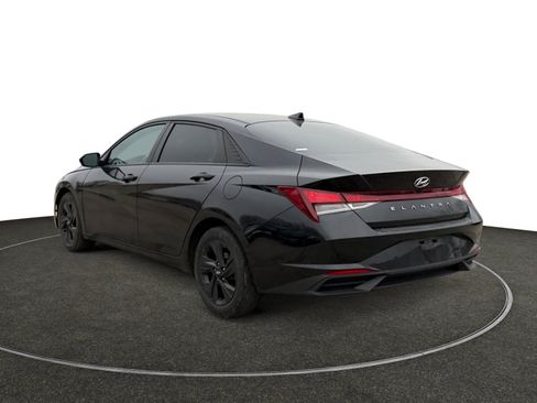 Used 2022 Hyundai Elantra SEL w/ Convenience Package image 3