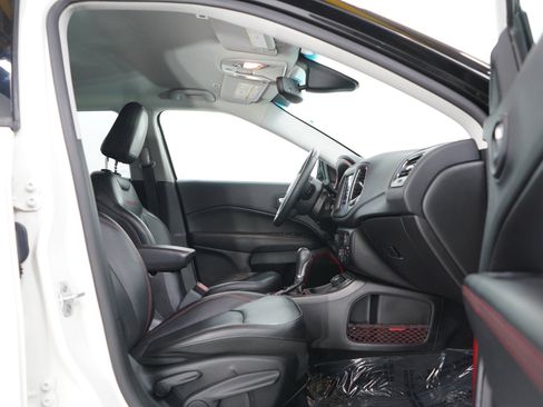 Used 2019 Jeep Compass Trailhawk w/ Leather Interior Group AWD/4WD image 11