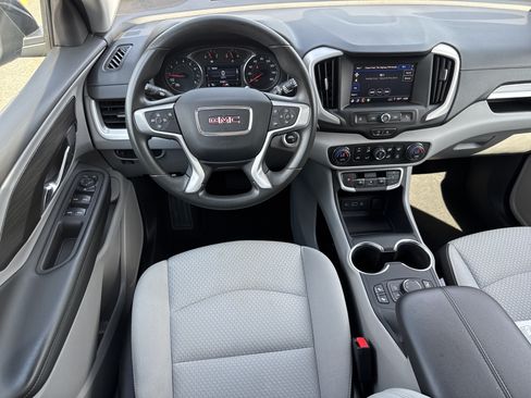 Used 2024 GMC Terrain SLE w/ Driver Convenience Package FWD image 7