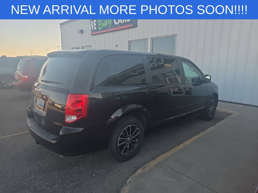 Used 2017 Dodge Grand Caravan SE FWD image 2