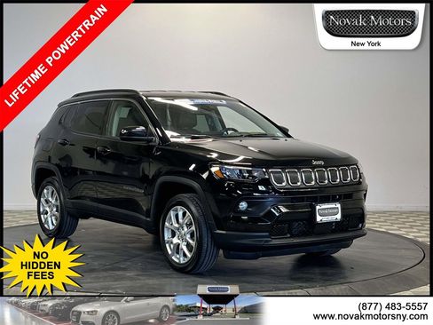 Used 2022 Jeep Compass Latitude image 1