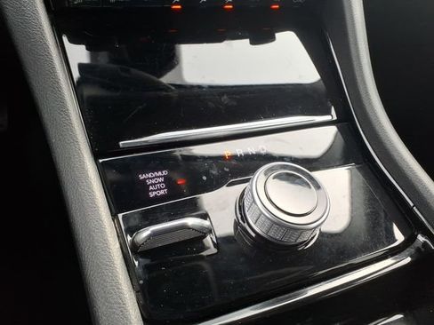 Used 2023 Jeep Grand Cherokee Limited image 17