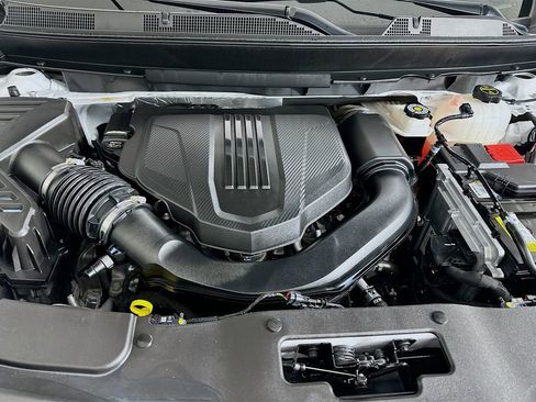 Used 2024 Chevrolet Traverse RS image 32