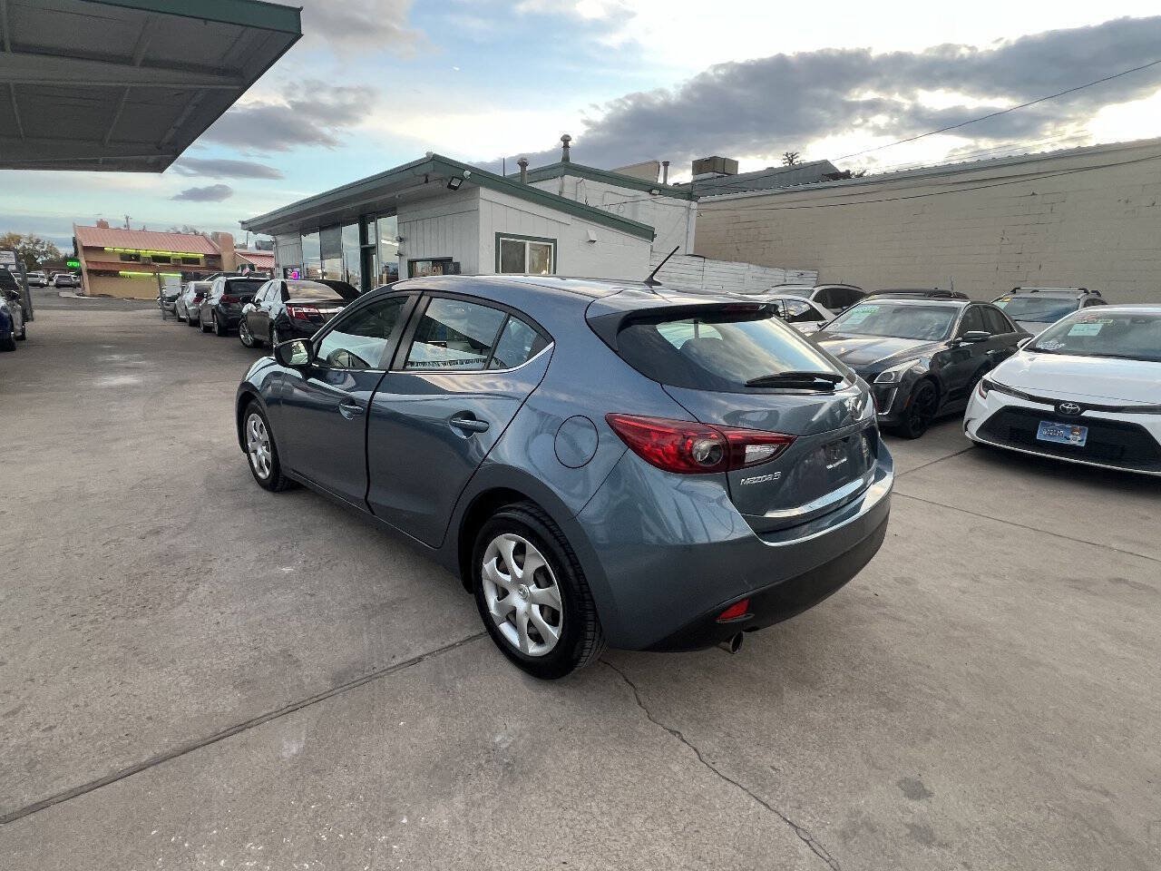Used 2015 MAZDA MAZDA3 i Sport FWD image 5