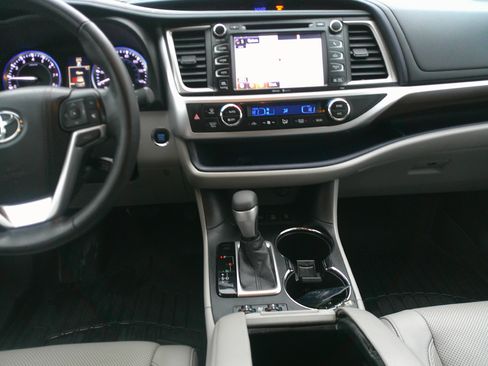 Used 2015 Toyota Highlander Limited Platinum image 43