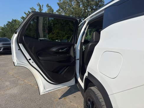 Used 2024 GMC Terrain SLT w/ Elevation Edition AWD/4WD image 19