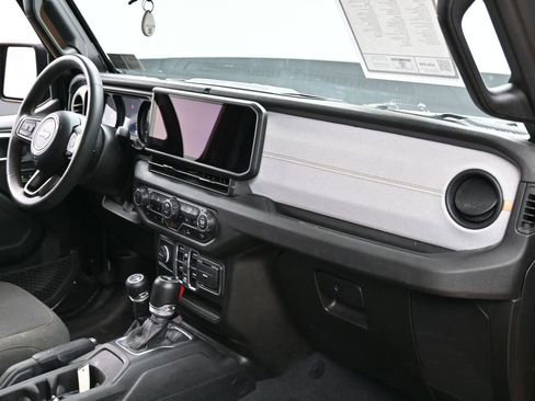 Used 2024 Jeep Wrangler Unlimited w/ Convenience Group image 36