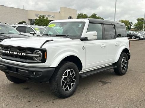 Used 2024 Ford Bronco Outer Banks AWD/4WD image 3