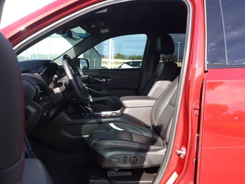 Used 2023 Chevrolet Traverse RS w/ LPO, Cargo Package image 9