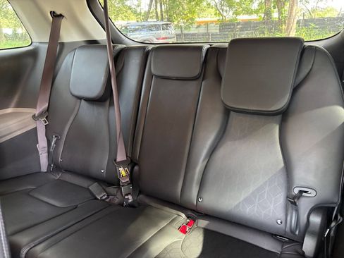 Used 2026 Kia Carnival FWD image 31