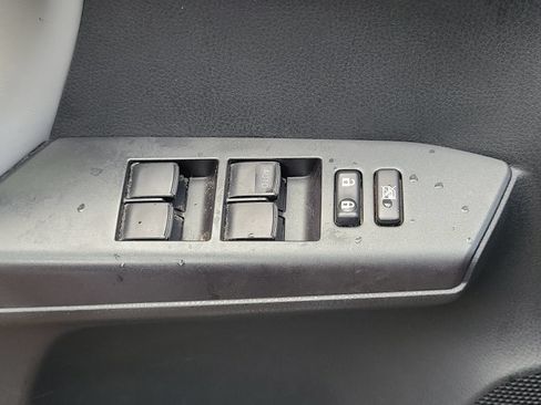Used 2017 Toyota RAV4 XLE AWD/4WD image 31