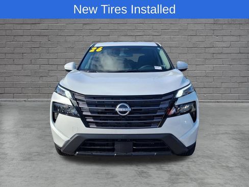 Used 2026 Nissan Rogue SV FWD image 2