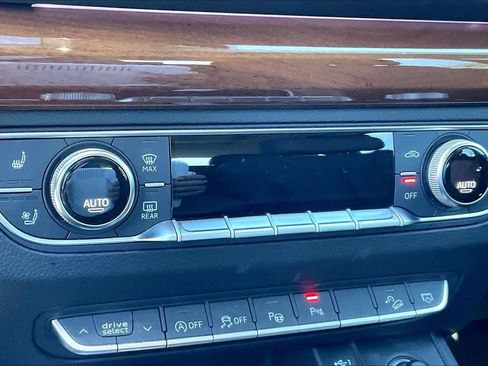 Used 2021 Audi Q5 Prestige w/ Prestige Package image 31