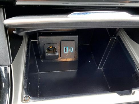 Used 2022 Ford Explorer ST-Line w/ Class IV Trailer Tow Package image 28