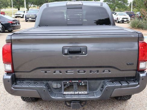 Used 2019 Toyota Tacoma TRD Off-Road w/ Technology Package AWD/4WD image 4