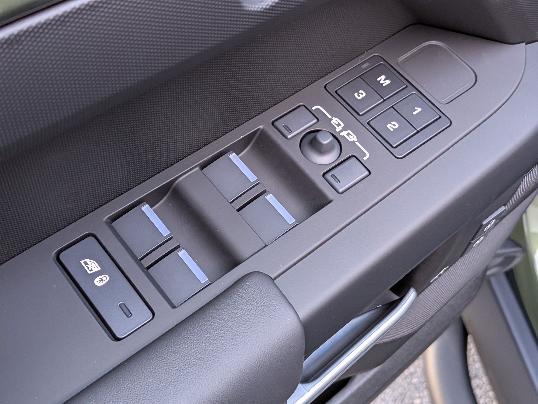 New 2026 Land Rover Defender 110 X-Dynamic SE AWD/4WD image 13