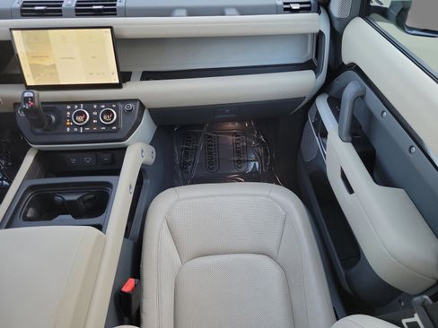 Used 2024 Land Rover Defender 130 S image 9