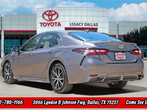 Used 2024 Toyota Camry SE w/ Cold Weather Package AWD/4WD image 7