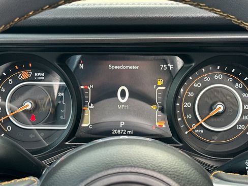 Used 2024 Jeep Wrangler Unlimited Sahara w/ Technology Group AWD/4WD image 34