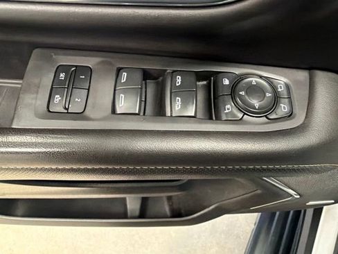 Used 2023 GMC Yukon XL SLT w/ SLT Luxury Package AWD/4WD image 11