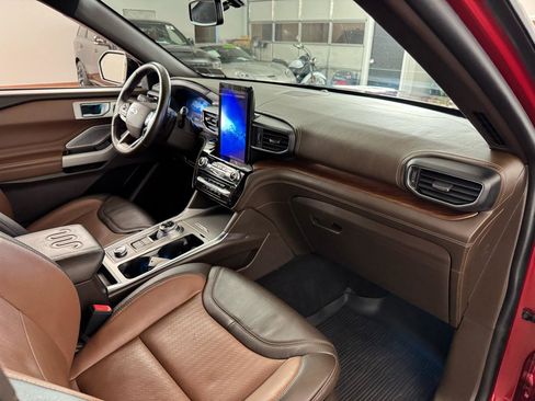 Used 2021 Ford Explorer King Ranch w/ Premium Technology Package image 42