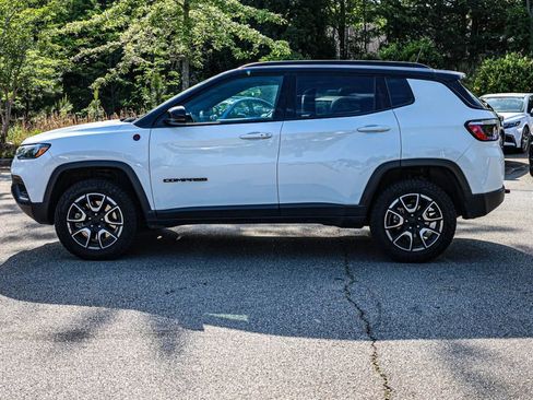 Used 2024 Jeep Compass Trailhawk image 7