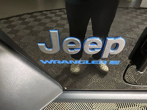 Used 2023 Jeep Wrangler Unlimited w/ Cold Weather Group AWD/4WD image 10