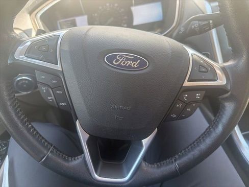 Used 2017 Ford Fusion SE w/ Fusion SE Technology Package AWD/4WD image 17