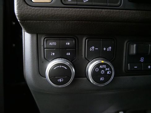 Used 2021 GMC Yukon Denali w/ Denali Ultimate Package image 18