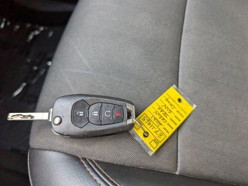 Used 2021 Chevrolet Trax LT AWD/4WD image 24