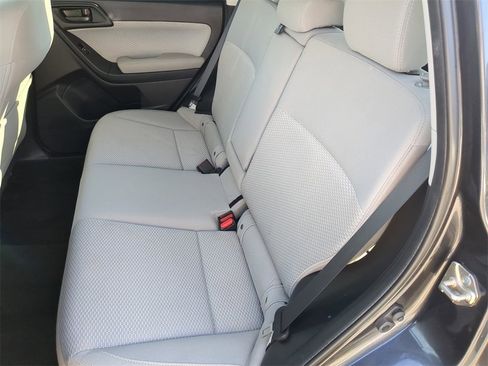 Used 2017 Subaru Forester 2.5i Premium image 16