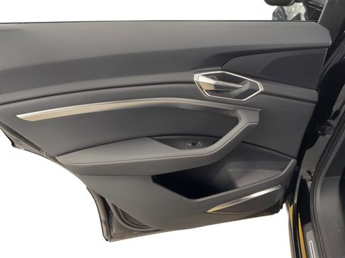 Used 2021 Audi e-tron Premium Plus w/ Premium Plus Package image 17