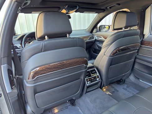 Used 2022 BMW 740i w/ M Sport Package RWD image 37