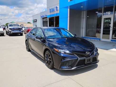 Used 2024 Toyota Camry SE FWD image 3
