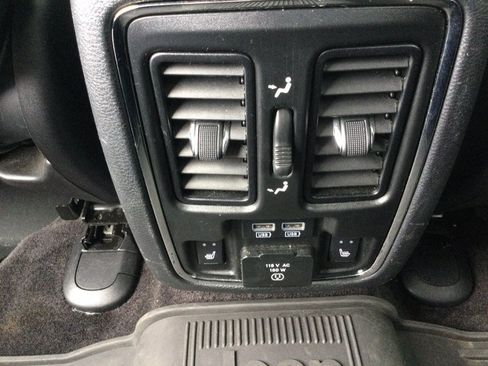 Used 2017 Jeep Grand Cherokee Trailhawk AWD/4WD image 20