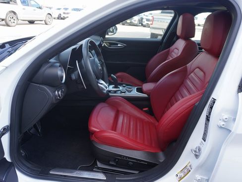 Used 2022 Alfa Romeo Giulia Veloce image 7